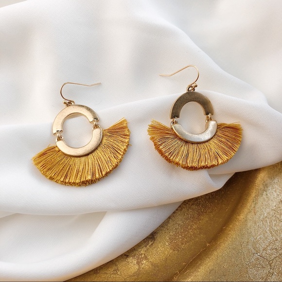 TASSEL EARRING - Picture 4 of 8